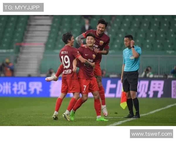 中超赛场武磊梅开二度助球队获胜展现出色状态